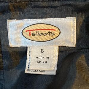 Medium weight wool skirt with crewel flower details fits 4-6.